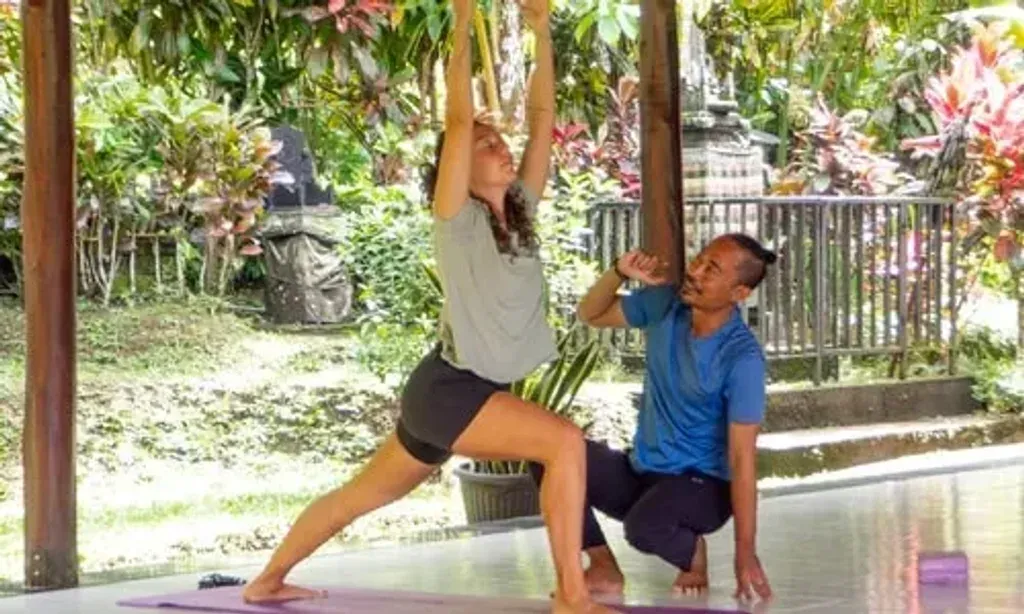 Bali Garden Retreats — set amidst the natural beauty of Tabanan, Bali Garden Retreats is surrounded by lush tropical gardens, vibrant flowers, and towering palm trees. The atmosphere is one of profound tranquility, with peaceful relaxation areas and natural stone pathways connecting various spaces, all designed to support rest, reflection, and well-being.