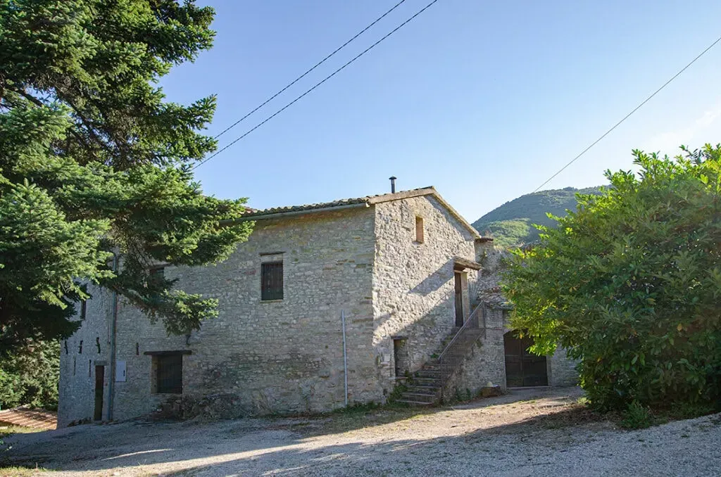 Beyond Yourself Retreat — set in the picturesque region of Assisi, Italy, the retreat offers a tranquil environment conducive to introspection and inner work. The surrounding Umbrian landscape provides a peaceful backdrop, ideal for disconnecting from daily distractions and focusing on personal growth.