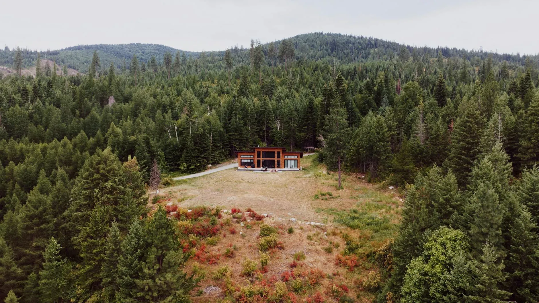 BodyLoveByMadison — Set on private property near the awe-inspiring Sequoia National Forest, this retreat offers a direct connection to nature. Expect stunning mountain views, the warmth of a fire pit under the stars, and the relaxation of a hot tub, all within a serene, natural environment.