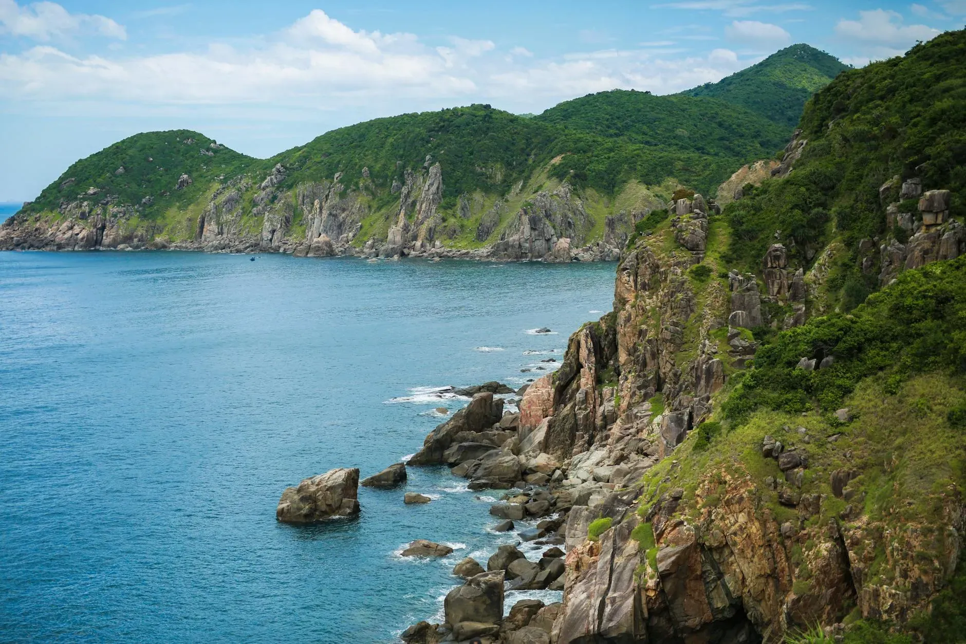 BodyVaMind - Surf, Yoga, Art Retreat Vietnam
