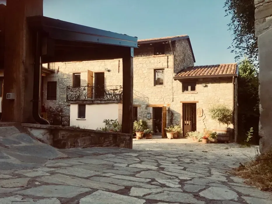 BOIArt & Yoga — set in the idyllic Vale of the river Arda, at over 1000 feet in the Appennini Mountains of Emilia Romagna, the center is surrounded by lush green fields, dense forests, and offers abundant natural light, fresh air, and profound quiet. It's a truly picturesque and peaceful environment.