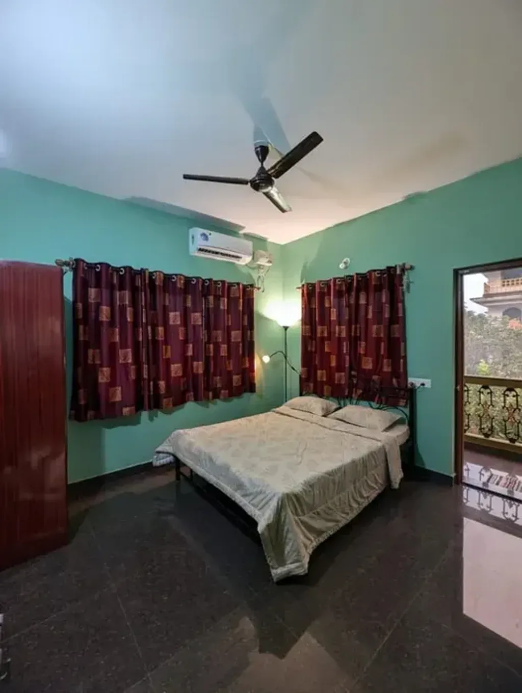 BONDnSYNC — set in Gawdewado, Mandrem, Goa, the center offers a tranquil environment away from the bustle. The coastal state of Goa is known for its relaxed atmosphere and lush landscapes, providing a naturally calming backdrop for spiritual exploration.