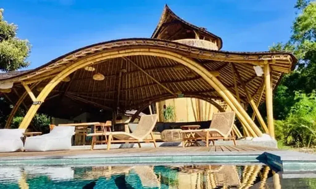 ByConsciousness — Perched on a cliffside on Nusa Ceningan, ByConsciousness is surrounded by the vibrant natural beauty of Bali, offering stunning ocean views. The atmosphere is one of profound serenity, designed to help visitors slow down and reconnect with themselves amidst lush tropical surroundings.