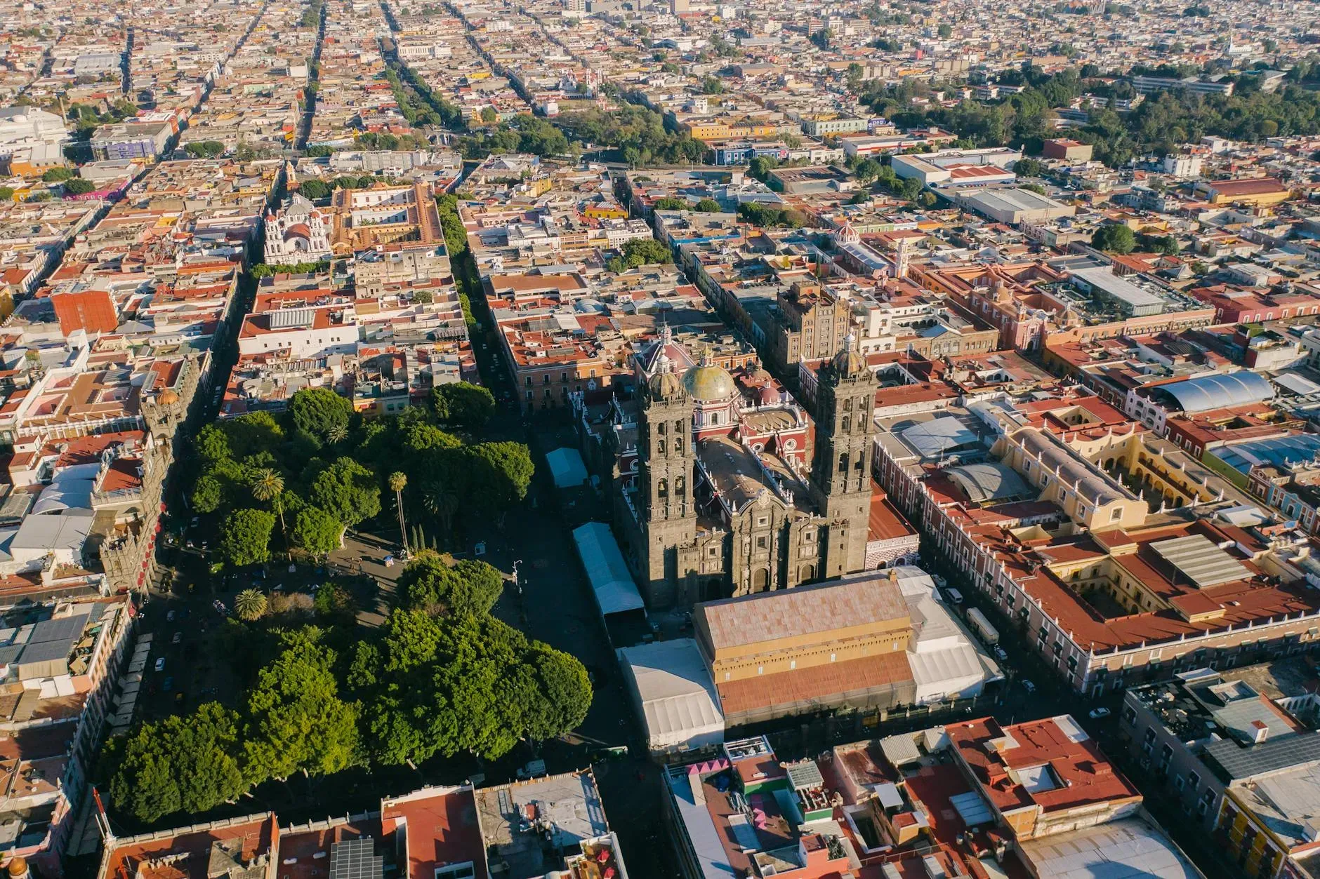 Cartesiano 360 — Located in the heart of Puebla city, Cartesiano 360 provides an urban oasis. The venue itself integrates historical charm with contemporary design, creating an atmosphere of elegant tranquility amidst the city's energy.