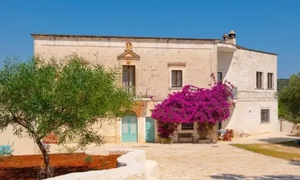 Casa del Sud — set in the picturesque Itria Valley, just a short distance from Ostuni, Casa del Sud is surrounded by the tranquil beauty of the Apulian countryside. The historic Masseria, a restored 1842 residence, offers a peaceful and authentic atmosphere, blending rustic charm with a sense of calm.