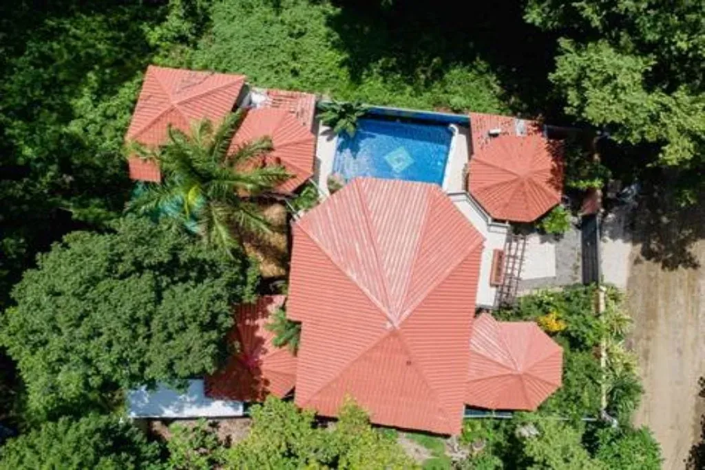 Casa Melosa — set just one block from the quiet shores of Playa Potrero, Casa Melosa is surrounded by the vibrant natural energy of Costa Rica. The villa offers a serene environment, including lounge areas by the pool, providing a peaceful escape from daily life.