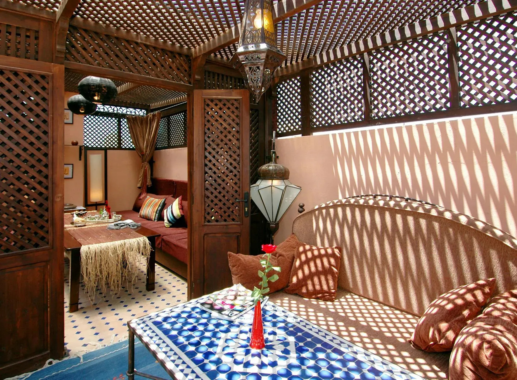 Cerené — Located in the enchanting city of Marrakech, Cerené retreats take place at Villa Taj, offering a blend of Moroccan charm and serene luxury. The environment is designed to be both exotic and conducive to deep personal work, providing a beautiful backdrop for reflection and growth.