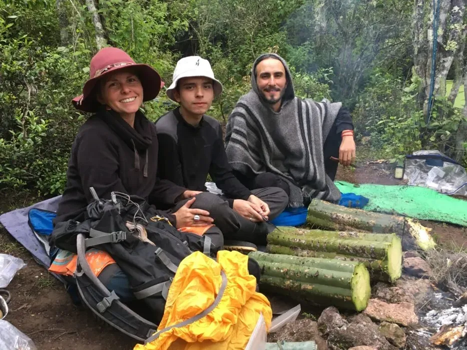 Chacra Munay — The center is located in the Ayuay province of Ecuador, surrounded by natural landscapes that are actively preserved. It features a camping area, a ceremonial fire circle, and spaces dedicated to offerings and prayers, creating an atmosphere deeply connected to the earth and ancient traditions.