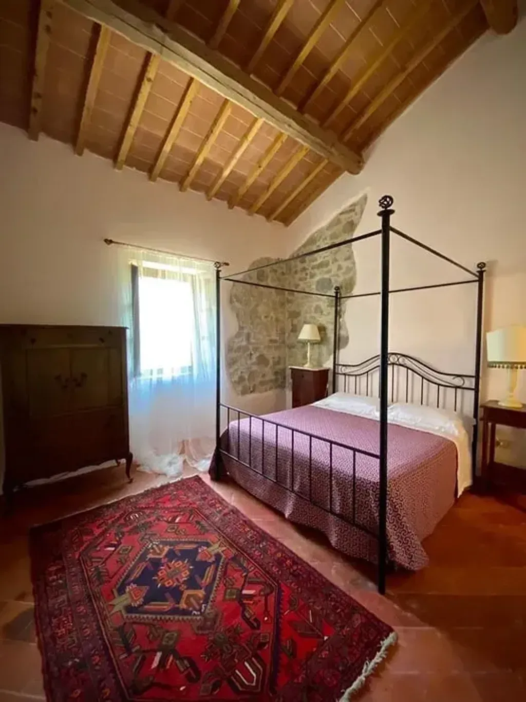 Claudia Millucci — The retreat unfolds in San Lorenzo della Rabatta, a captivating medieval village in Umbria. This unique location combines the rustic charm of an eco-farmhouse with a profound sense of history and spirituality, all set amidst the verdant landscapes of central Italy. It's a place where nature's tranquility meets ancient stone, fostering an atmosphere of deep calm and reflection.