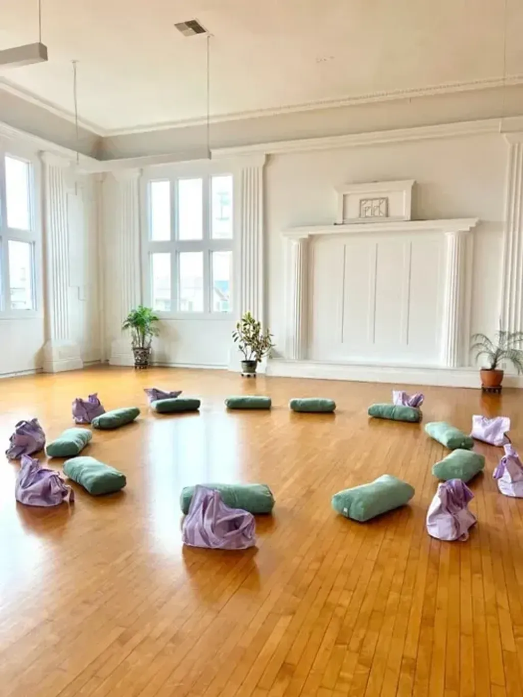 Clear Blue Sky Retreats — Located at the Pieter Performance Space in Los Angeles, the center provides an urban setting for its retreats. While not a secluded natural escape, its focus on community and creative collaboration transforms the space into a vibrant hub for personal growth and connection.