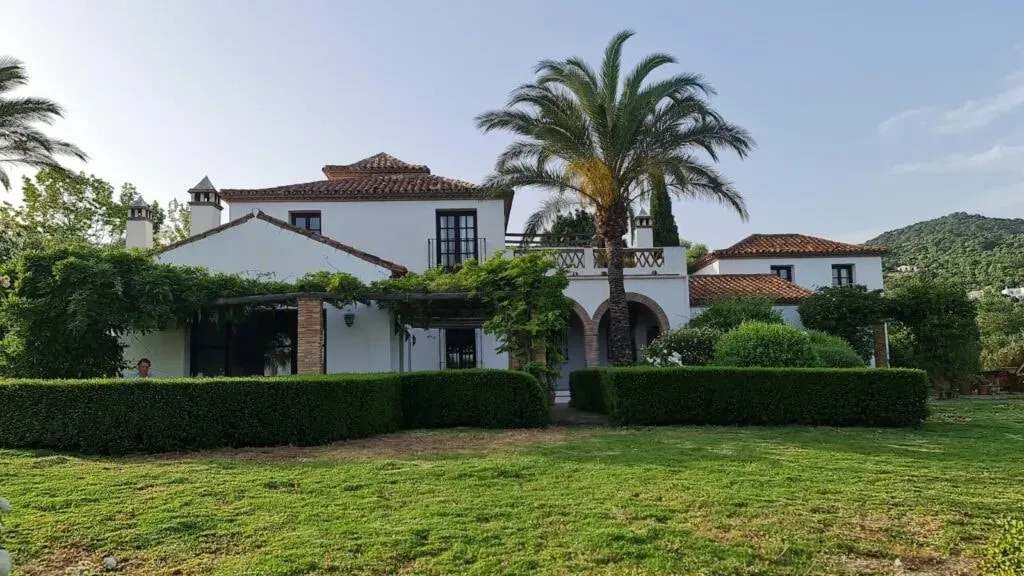Conscious Couples Holiday Retreat — set in the rolling hills of Andalusia, the retreat offers a peaceful escape from the everyday. The natural beauty of the Málaga region provides a calming backdrop for reflection and connection, with easy access to charming Spanish towns.