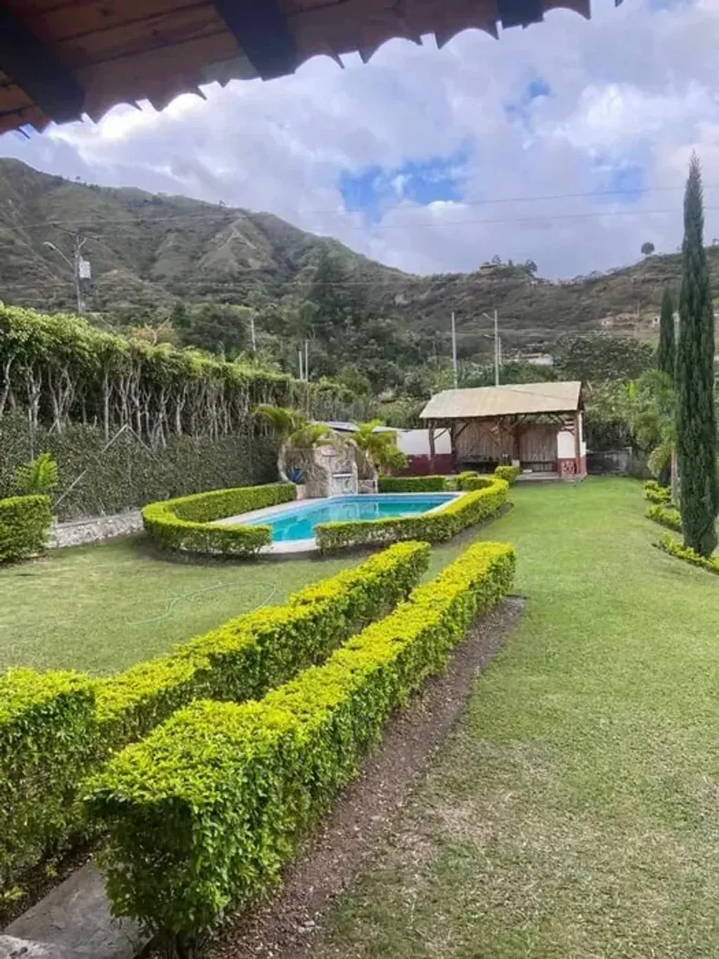 Corazon de Pachamama — Corazon de Pachamama is situated in Malacatos, a region in Ecuador known for its natural beauty. The center provides a tranquil environment conducive to healing and introspection, surrounded by the serene landscapes of the Loja province.