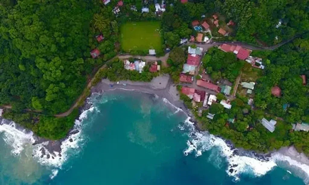 Costa Rica Cooking Retreat — Montezuma, a charming beachside town on the southern tip of the Nicoya Peninsula, offers an idyllic backdrop. Expect endless beaches, rich jungle wildlife, and picturesque waterfalls. The atmosphere is relaxed, with secluded beaches, calming saltwater tidepools, and hammocks inviting you to unwind at every turn.