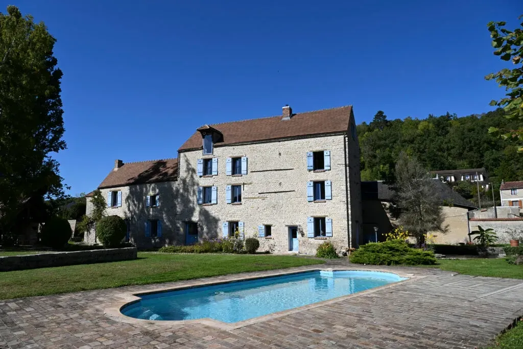 Creative Mill France — set in the serene French countryside, Creative Mill France occupies a charming 600-year-old mill. The venue is surrounded by nature, providing a peaceful backdrop that encourages guests to slow down and find quiet moments amidst their surroundings.