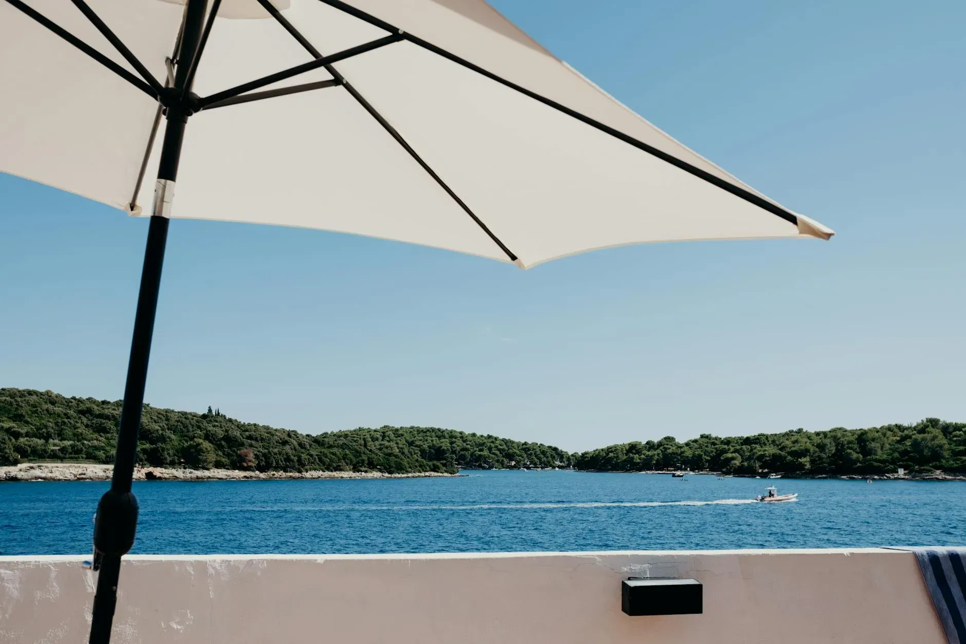 CROBOAT Winter Nature Retreats
