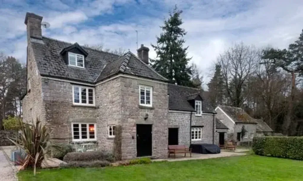 Danby Lodge — set within the serene Forest of Dean in Gloucestershire, Danby Lodge provides a peaceful and inspiring backdrop. The surrounding woodlands offer ample opportunity for quiet reflection and connecting with nature, creating an atmosphere of calm and rejuvenation.