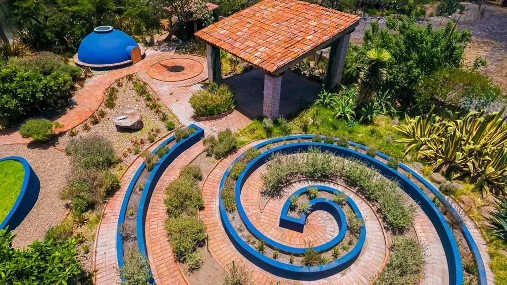 daniel stone — The center is situated in the high desert of San Luis Potosi, Mexico, along the historic Wirikuta pilgrimage route. Guests are surrounded by sunny mountain views, offering ample opportunities for walks and exploration in any direction, fostering a deep connection with the natural landscape.