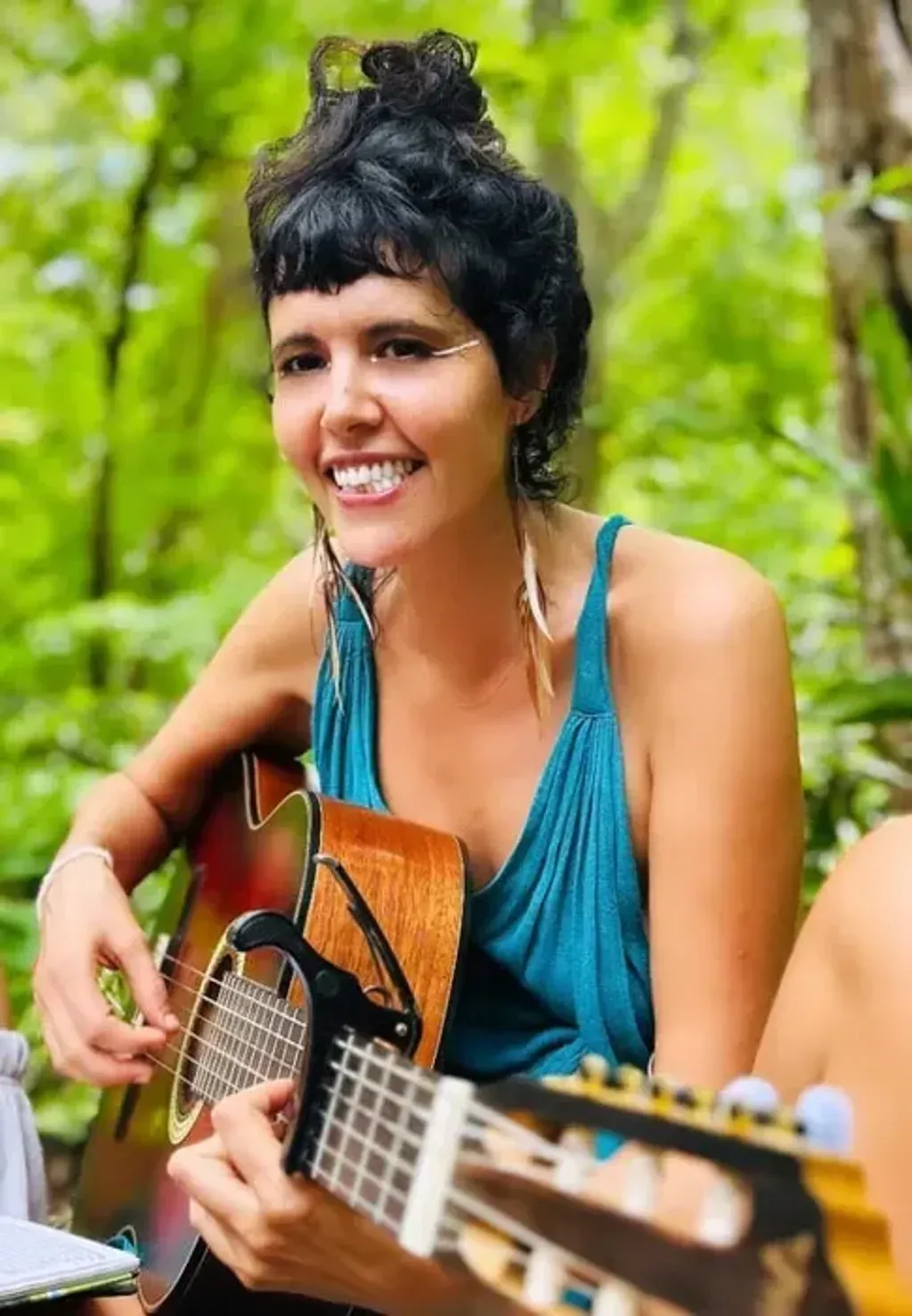 Dhanjot — The retreat is set in a hidden sanctuary within the Costa Rican jungle, offering profound silence for healing. Yet, it's just a 10-minute walk from pristine Pacific beaches, providing a balance of vibrant ocean energy for relaxation and joy. The lush surroundings create an atmosphere of natural tranquility and rejuvenation.