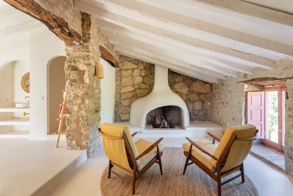 Diamond Edge Longevity Retreat — The retreat is situated in the peaceful rural area of Lleus, close to Benissa in the Valencian Community of Spain. This location provides a tranquil escape, surrounded by the natural beauty of the Spanish countryside, offering a serene backdrop for deep relaxation and personal growth.