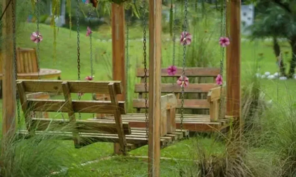 Divine Emergence — set in Bucay, Ecuador, the Chakaruna 11:11 property provides a sacred and intentional space. Its design aims to support deep inner work, spiritual connection, and heart-centered healing, with every corner fostering grounding, reflection, and energetic openness amidst the natural surroundings.
