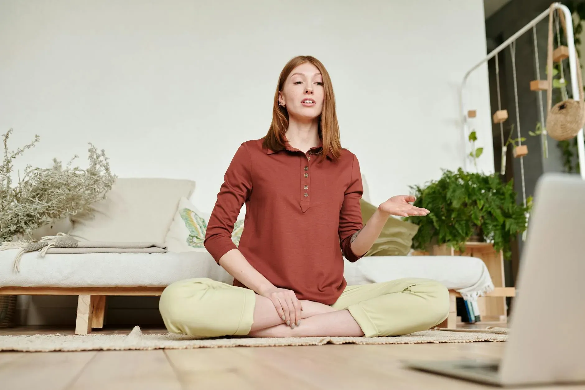 Dozentin, Coach, Hypnosetherapeutin — As an entirely online offering, this center provides a flexible and accessible environment for personal growth. You can engage with the programs from your own home, creating a personal sanctuary for self-discovery without the need for travel.