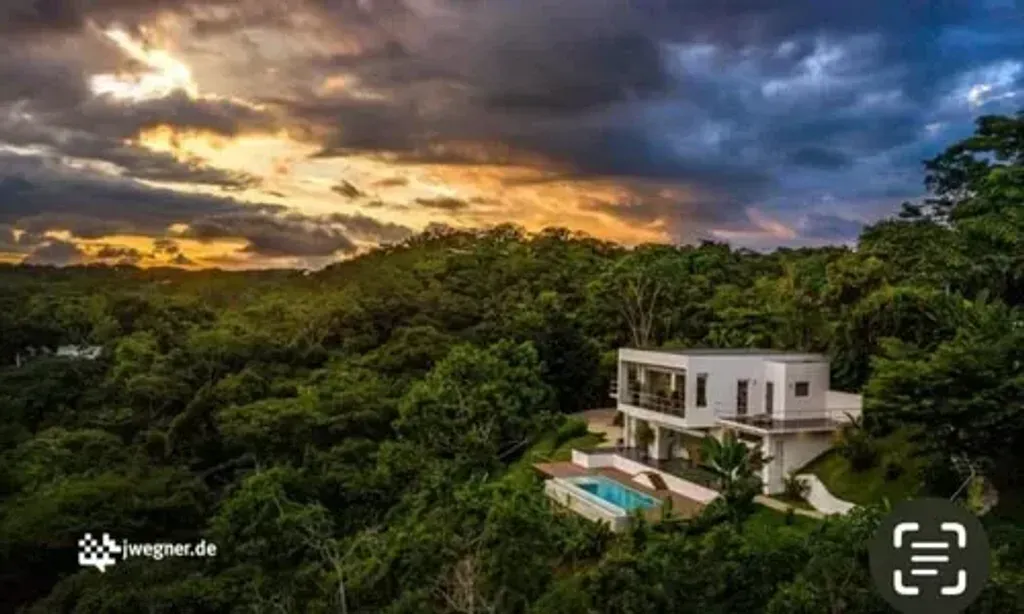 EncanTica — EncanTica is located in Montezuma, a lively area in Puntarenas, Costa Rica. The natural surroundings likely contribute to a serene and restorative atmosphere, characteristic of Costa Rica's lush landscapes. While specific details about the immediate environment are not provided, the region is known for its natural beauty.