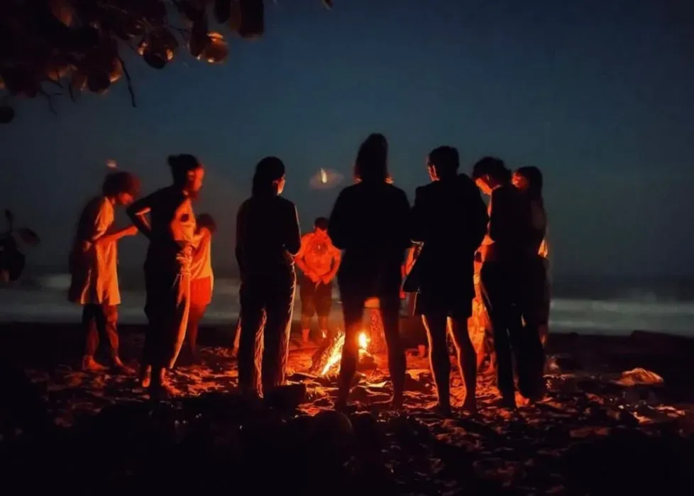 EntheoHealing — The center is located in Vereda los achiotes, Santa Marta, Magdalena. The main building offers both enclosed and open-air spaces, suggesting a connection with the natural surroundings while providing comfortable shelter. A common area and kitchen foster community among participants.