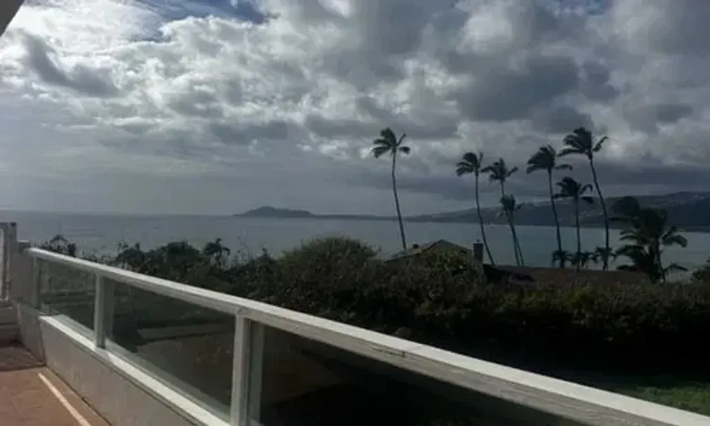 Evolve Earth Retreat Center — The center is dramatically situated on the volcanic cliffs of China Walls, offering breathtaking 180-degree panoramas of the Pacific coastline and Diamond Head. The raw power of the ocean is a constant presence, creating a high-vibration environment for deep transformation. Private access to volcanic ledges allows for unique meditation spots and ocean swimming.