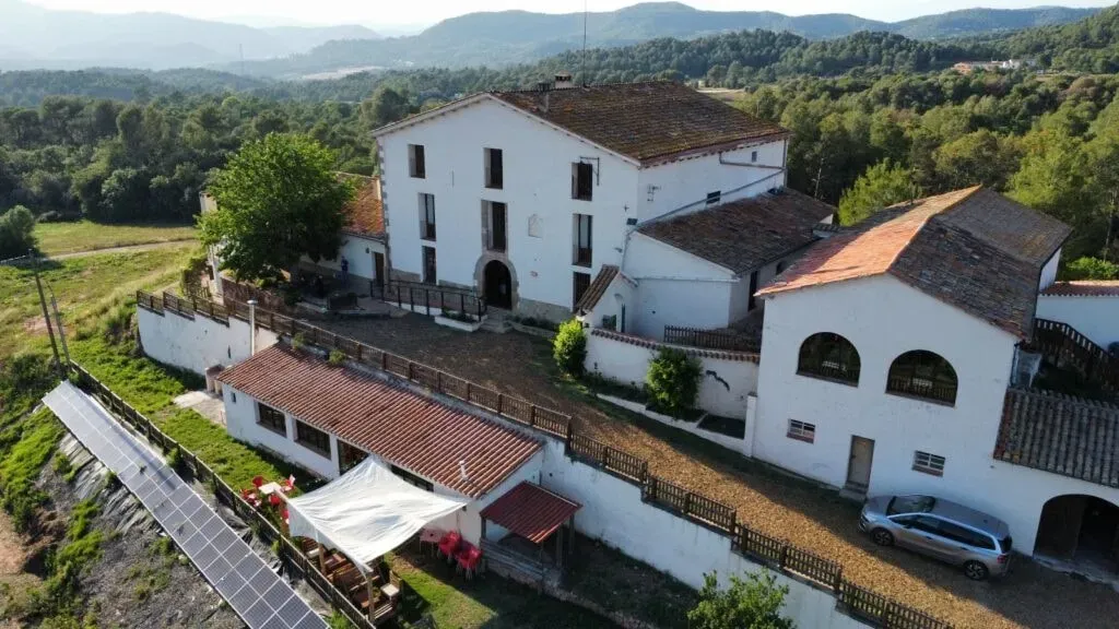 Executive Retreat EU — set near Vacarisses, just a short journey from Barcelona, the center provides a tranquil escape from urban bustle. The surrounding landscape offers a peaceful backdrop for reflection and connection, allowing leaders to decompress and engage in meaningful dialogue in a serene environment.