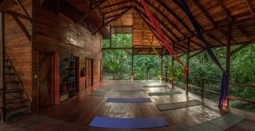 Fab Body Total Wellness — Tierra de Sueños Lodge is set within the vibrant Caribbean jungle near Puerto Viejo de Talamanca, Costa Rica. The property is surrounded by lush tropical gardens and is just steps from the ocean, creating a naturally immersive and tranquil atmosphere. Open-air designs and natural elements are integrated throughout, fostering a sense of harmony and simplicity.