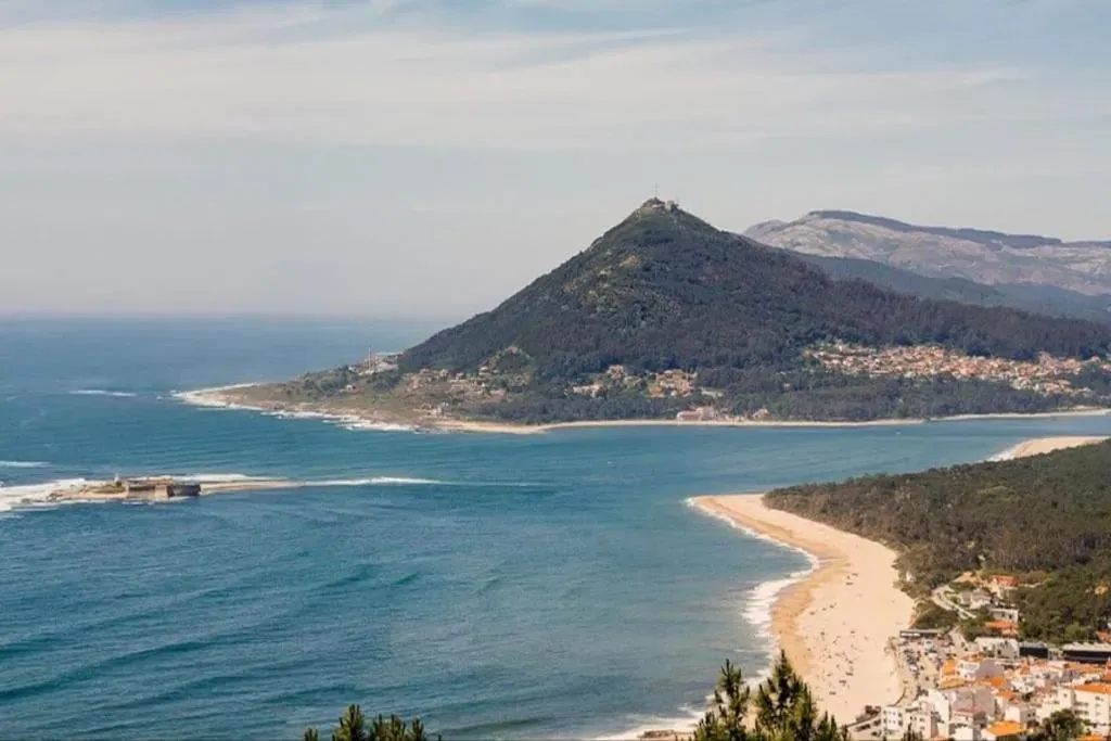 Felix and Geertrui — The center is set in the verdant landscape of Northern Portugal, close to the charming beach town of Vila Praia de Âncora. Surrounded by forests, rivers, and scenic walking paths, the environment offers a peaceful escape, blending natural beauty with coastal charm.