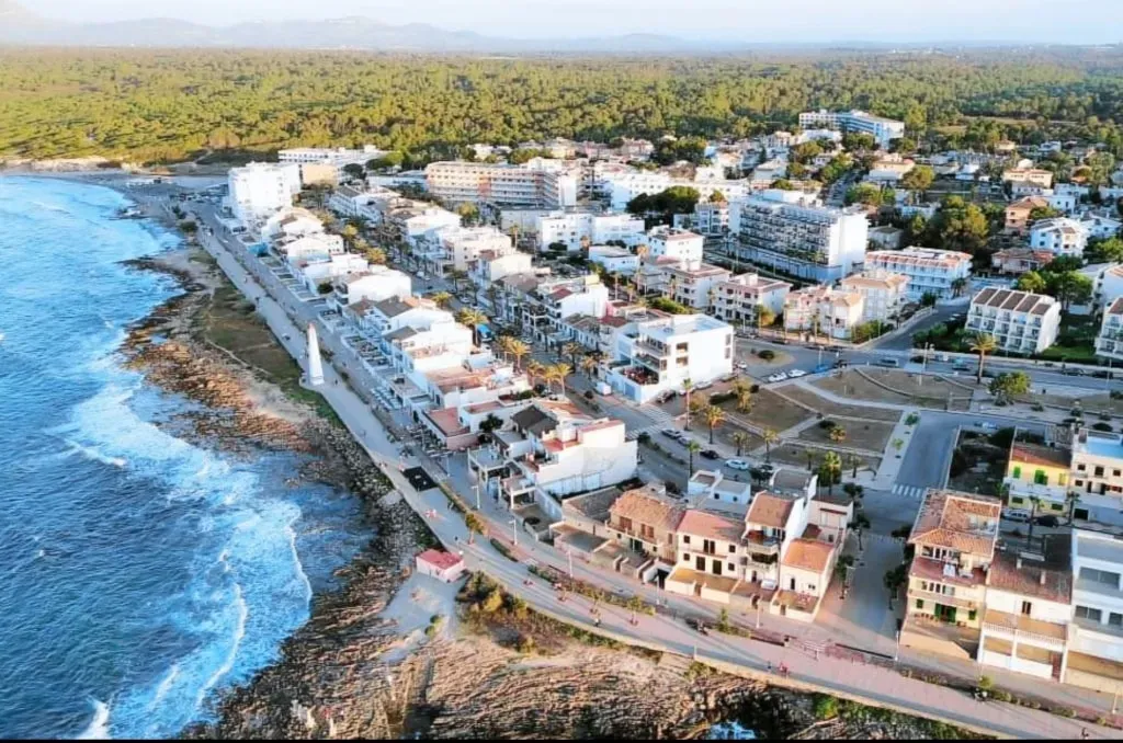 Feminine Alchemy — The retreat takes place in a beautiful villa located directly on the seafront in Santa Margalida, Spain. Guests can enjoy stunning mountain views, a sandy beach right next door, and a heritage nature sanctuary, providing a tranquil and inspiring environment for the program.