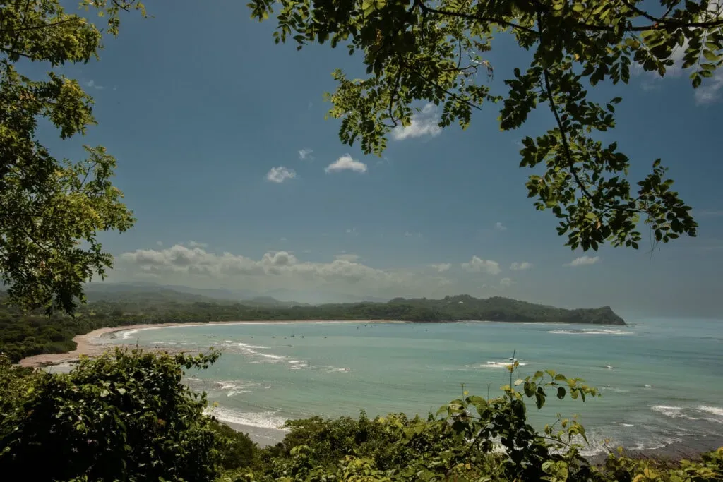 Finca Playa Quarzo — set on Punta Guiones, this center boasts an oceanfront jungle setting. Expect lush greenery, the sounds of the Pacific, and a vibrant natural environment that encourages outdoor activity and relaxation. The atmosphere is one of laid-back Costa Rican charm, blended with a focus on well-being and connection.