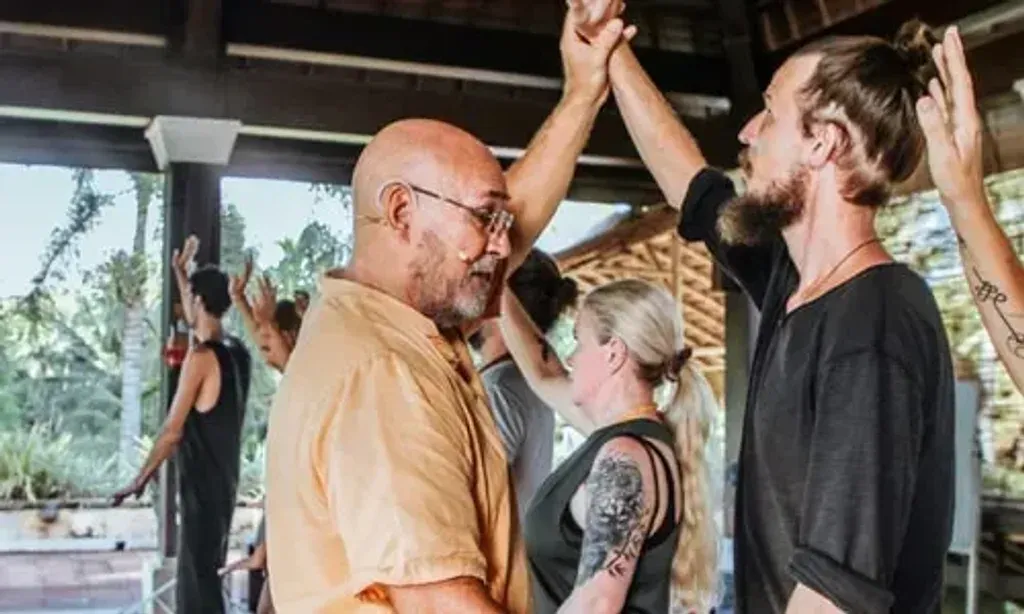 Forest Rock Qigong — The center is situated in the peaceful hills surrounding Ubud, Bali, offering a serene escape. Guests are immersed in a beautiful and sacred space, with picturesque views of fertile rice paddies and vibrant jungle greenery, creating an ideal environment for reflection and practice.