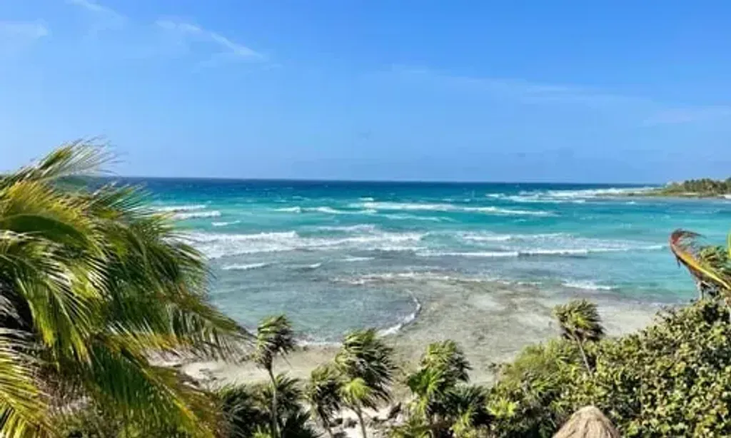 Gabi Johnson — The retreat unfolds in a tranquil, nature-surrounded environment at Copal Retreat in Tulum, Mexico. This setting is specifically chosen to foster rest, quiet contemplation, and reconnection with oneself and the natural world. Guests will find open-air spaces well suited to yoga and practice, along with easy access to the surrounding nature and nearby beaches.