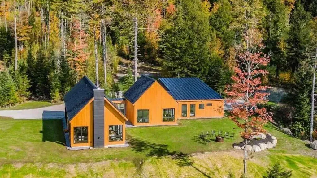 Grounded Mama Retreats — Grounded Mama Retreats is situated in a beautiful modern luxury home in Bethel, Maine, offering stunning mountain views. The location provides complete privacy, surrounded by natural beauty, making it an ideal escape for deep rest and reflection. It's conveniently located about 1.5 hours from Portland, yet feels a world away.