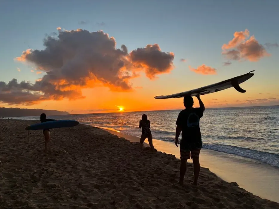 Haleiwa surf and yoga — set in Haleʻiwa on Oʻahu’s iconic North Shore, the retreat is surrounded by lush tropical landscapes, warm Pacific waters, and golden-sand beaches. It provides a peaceful sanctuary away from the bustling energy of Honolulu and Waikīkī, yet remains conveniently accessible. The natural beauty of this world-renowned surf destination creates an inspiring backdrop for relaxation and personal growth.