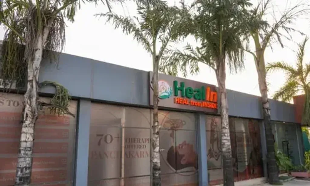 HealIn Health — Located on the G.T. Karnal Road in Murthal, Haryana, the center is easily accessible from major travel hubs, particularly New Delhi. While the immediate surroundings are along a well-trafficked highway, the focus is on the internal environment and the thorough wellness programs offered within the facility.