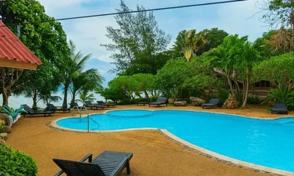 Health Oasis Resort — set on the tropical island of Koh Samui, the resort offers a tranquil beachfront setting. The design emphasizes deep rest and effective detoxification, with all accommodations providing calming sea views. Guests can enjoy the gentle saltwater pools and dedicated wellness areas, creating an atmosphere conducive to healing and relaxation amidst the natural beauty of Thailand.