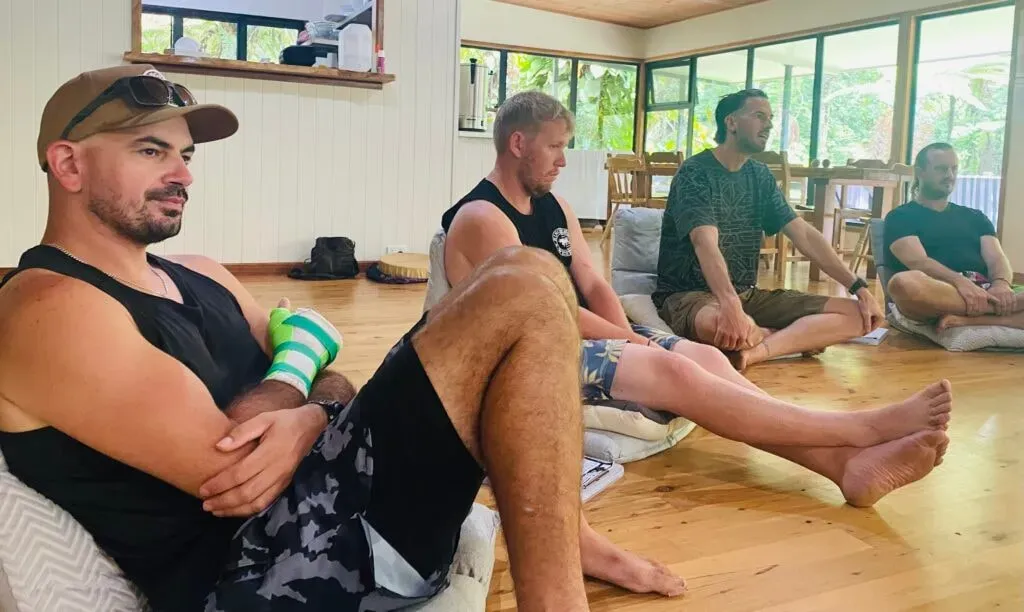 Heart Connection — Located by the picturesque Lake Eacham in Queensland, the center offers a peaceful and natural environment. The Chambers Rainforest Retreat provides a lush, verdant backdrop, ideal for introspection and disconnecting from daily stresses. The surrounding Atherton Tablelands are known for their natural beauty, including waterfalls and crater lakes.