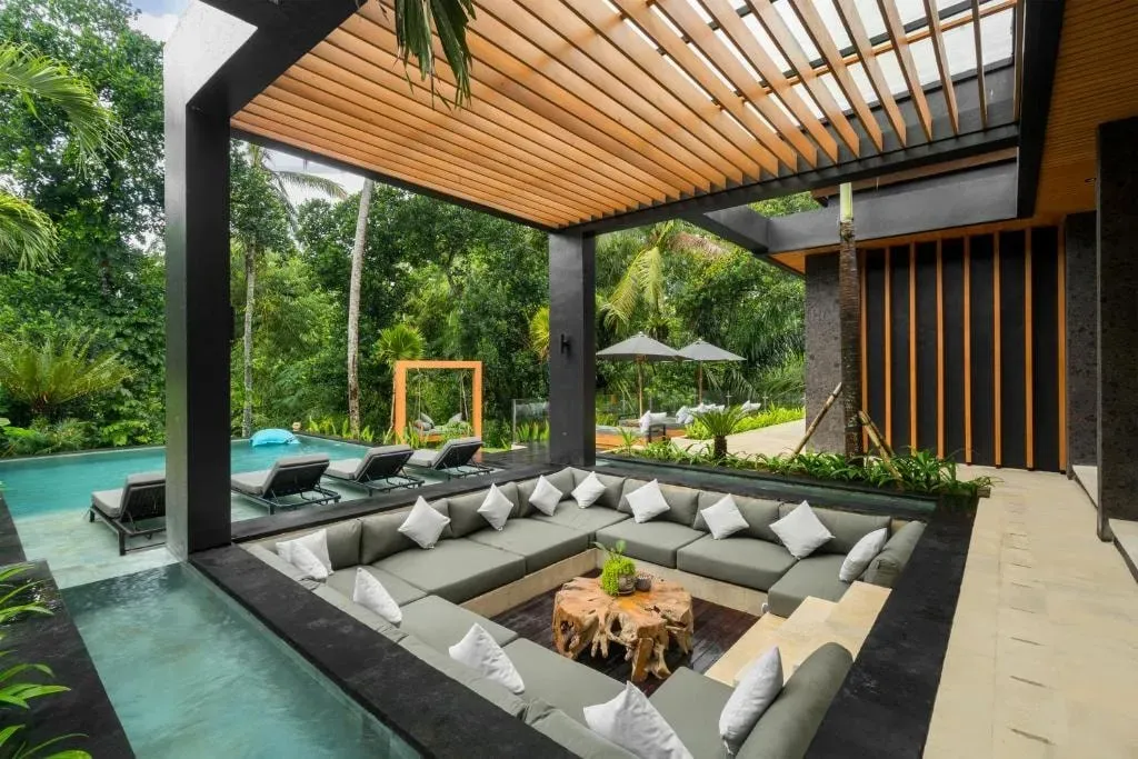 Heart n Sole Journeys — set amidst the lush landscapes of Ubud, Villa Kia Ora offers a tranquil and verdant environment. The outdoor area is a tropical paradise, with a stunning pool, sunbeds, and a sunken seating area well suited to evening gatherings under the stars. The natural beauty of the surroundings creates a peaceful atmosphere conducive to relaxation and introspection.