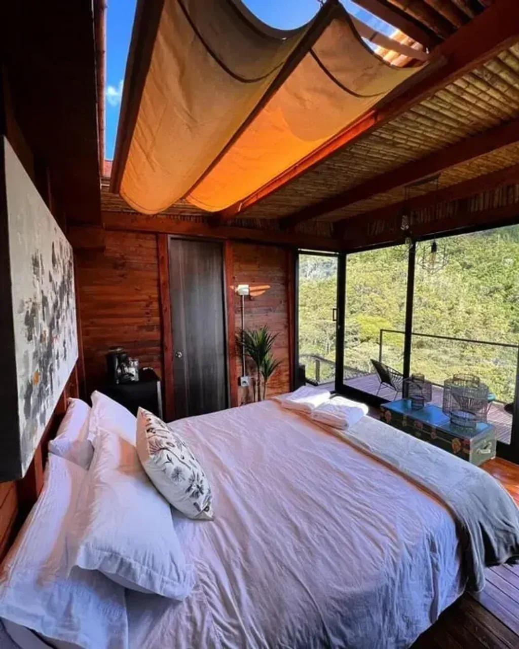 Holistica by Dr Marta — Holistica by Dr Marta is situated in Yaogara, Retiro, within the Antioquia region of Colombia. The area is known for its natural beauty and tranquil atmosphere, providing a calm backdrop conducive to healing and self-discovery.