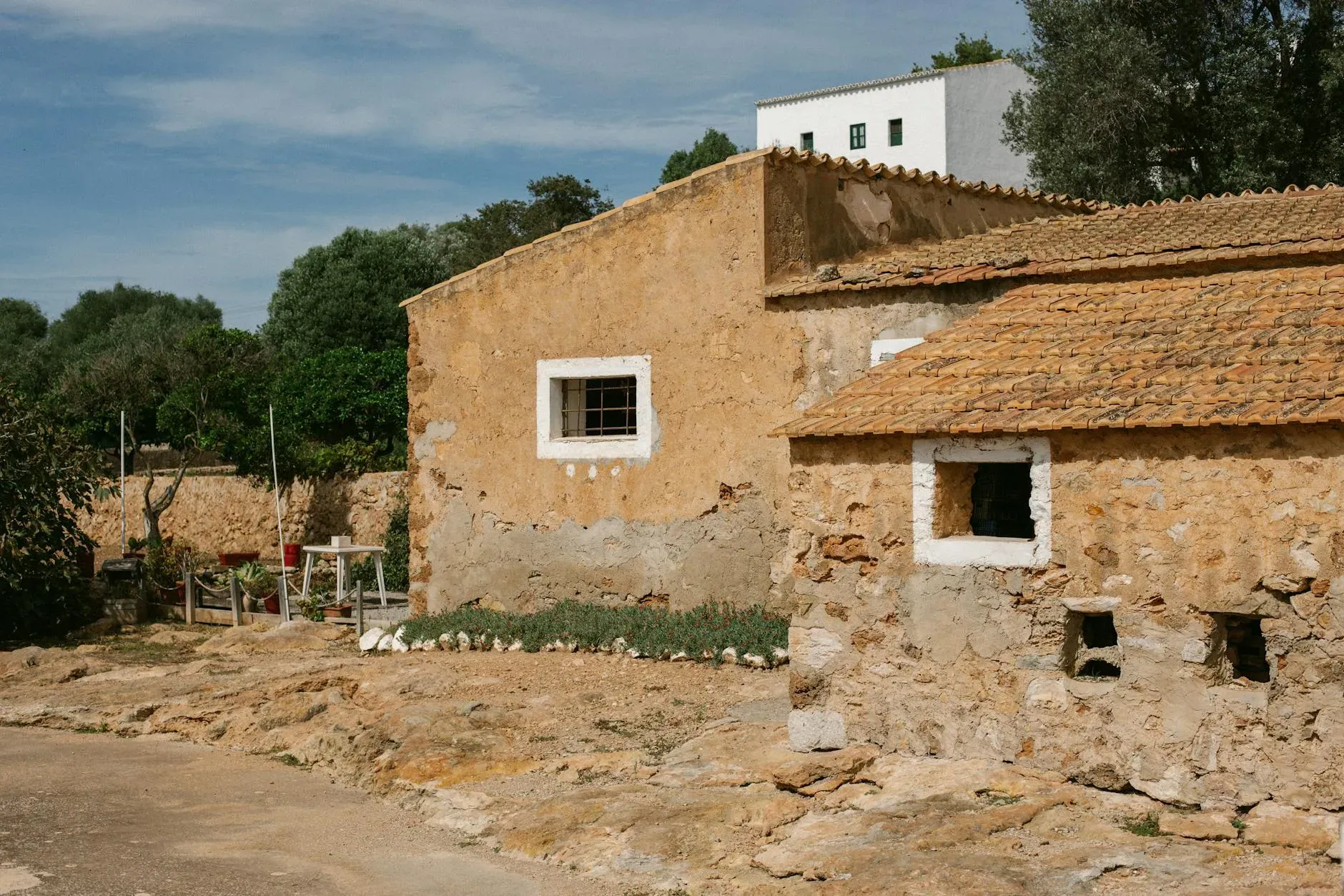 Hormonal Transformation Retreat on Ibiza — Casa Rosada, a charming traditional villa, is set in the heart of Ibiza, surrounded by lush countryside and beautiful gardens. It offers a tranquil escape with a swimming pool, a padel tennis court, and various outdoor and indoor spaces well suited to gatherings. The villa is conveniently located within walking distance of Santa Gertrudis, a village celebrated for its beauty, and provides easy access to all that Ibiza has to offer.