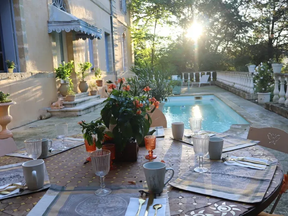 Impulse Retreats — The center is situated in a beautiful château in Cannes-et-Clairan, offering an idyllic backdrop for relaxation and rejuvenation. Surrounded by the natural beauty of the south of France, it provides a serene and inspiring environment for guests to focus on their well-being.