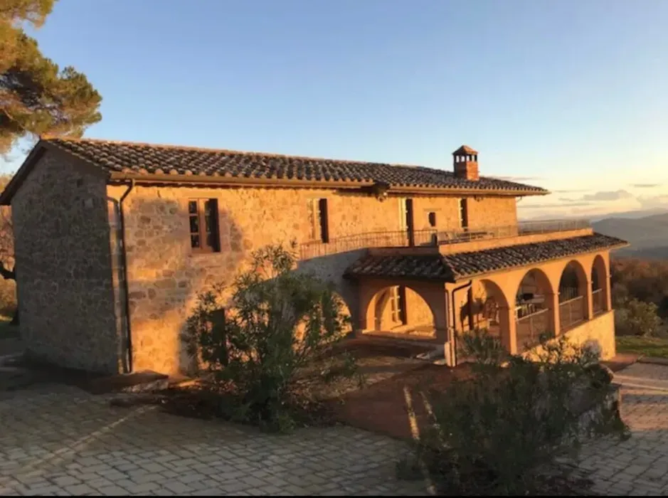 Innerpeace Alchemy — set in the charming village of Castel Rigone, this retreat offers a tranquil escape amidst the Italian landscape. The atmosphere is designed for relaxation and connection, providing a peaceful backdrop for personal exploration.