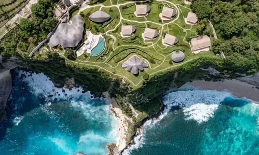 Intaaya — Perched dramatically on the southern cliffs of Nusa Penida, Bali, Intaaya offers an immersive natural environment. Guests are treated to serene ocean views and the tranquil sounds of the sea, creating an atmosphere of peaceful seclusion ideal for deep reflection and rejuvenation.
