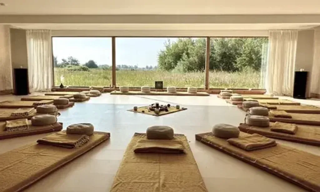 Integrated Tantra — The center is situated on Land van Yemaya, a beautiful private estate in the eastern part of Groningen, Netherlands. The expansive 6.5-hectare grounds provide a feeling of being secluded in nature, with amenities like a wood-fired sauna, a natural swimming pond, and a comfortable lounge area for relaxation.