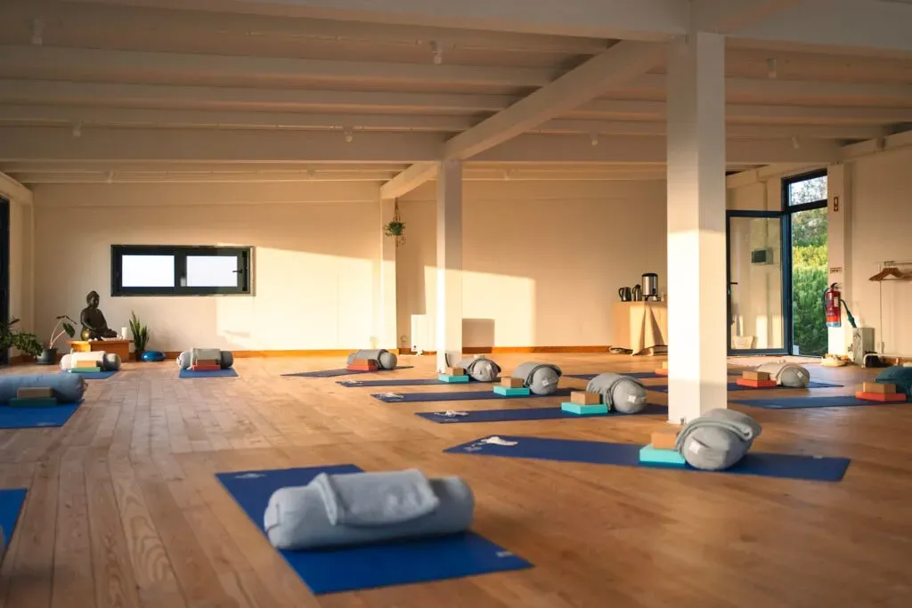 Into Vitality Retreat — The retreat is situated in a country house hotel approximately 50 km north of Lisbon, set amidst natural surroundings and conveniently close to the coast. This location offers a peaceful escape from city life, providing a tranquil atmosphere conducive to relaxation and self-discovery.