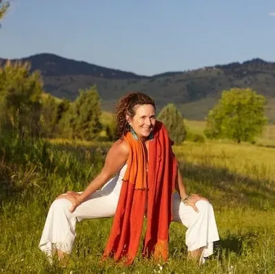 Jeanie Manchester — set in the rolling green hills of Umbria, Locanda del Gallo provides a serene and natural backdrop for reflection and restoration. This boutique country house offers an immersive experience in solitude, surrounded by the picturesque Italian countryside, well suited to unwinding from daily stresses.