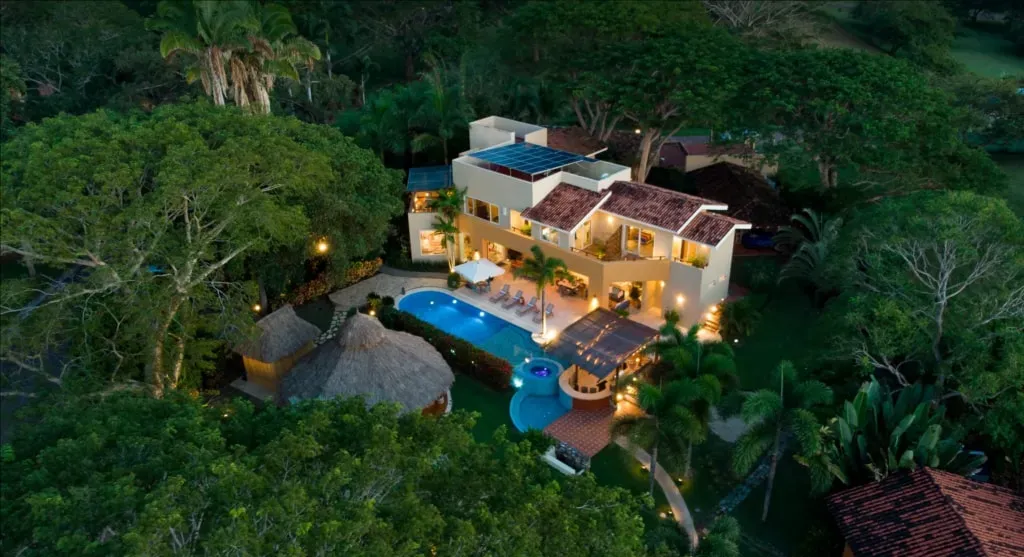 Jessica Spearman — The retreat unfolds at Casa Flor de la Vida, a private luxury villa within the exclusive Las Olas community of San Pancho, Mexico. Surrounded by vibrant jungle and offering stunning ocean vistas, the property features an open-air yoga shala, a refreshing pool, and thoughtfully designed spaces that harmoniously blend comfort with the natural environment, all just steps from the beach.